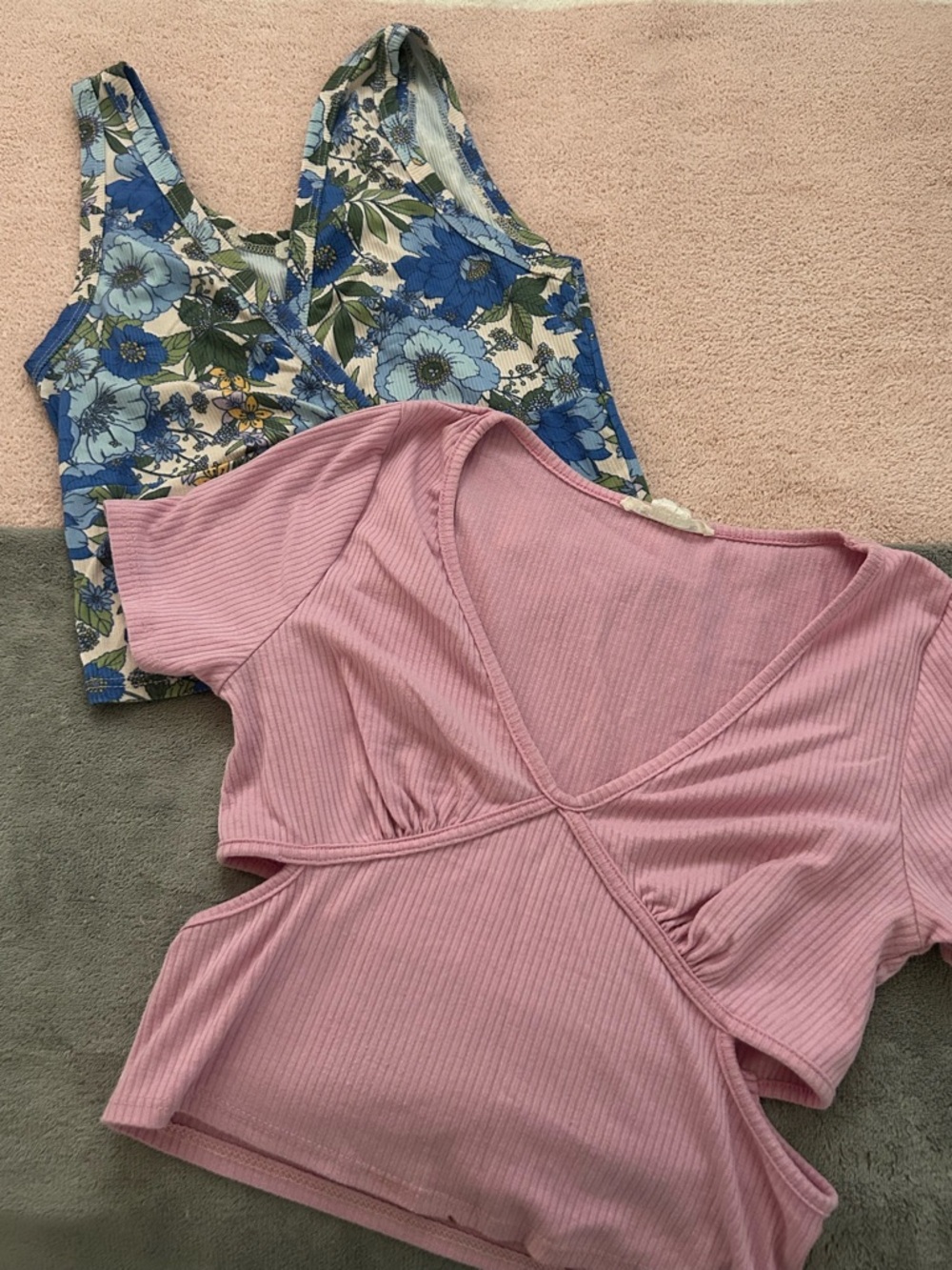 Women’s Pink Ribbed V-Neck Crop Top